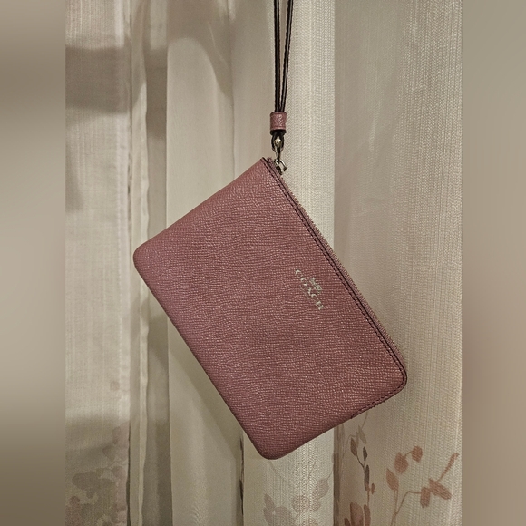 Coach Mauve Zip Wristlet - NWOT - Picture 6 of 9